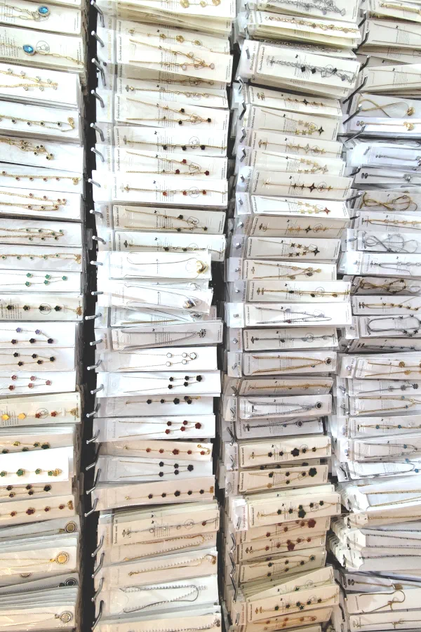 Collier 50 PCS La sélection destokage
Multicolore
